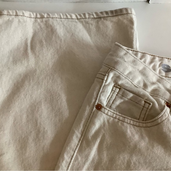 S.O.N.G. Size 7/28 Street Low Rise Jean With Rips Cream Jean. Preloved - Picture 2 of 8